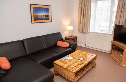 Glastonbury House | Willow Terrace, perfect Town House with Parking