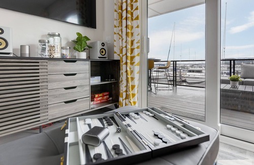 River District Boat Rental | Wilmington downtown stationary houseboat. Relax literally OVER the water 🐬