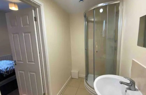Derby House | Wilson Street Rm. 21- Cheerful and Bright Double En-suites in Derby