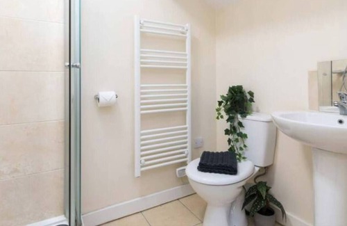 Derby House | Wilson Street Rm. 21- Cheerful and Bright Double En-suites in Derby