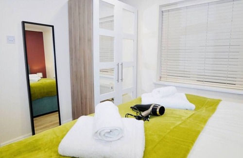 Yeading Apartment | Wilstone 1 Bed flat · Stunning Apt | Free Parking | Private Garden