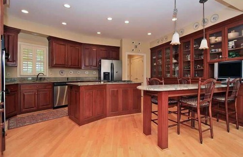 Moneta House | Wind Family Compound-Best LARGE Rental on SML! 8000sq feet!