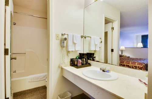 Fredericksburg Hotel | Windcrest Inn and Suites