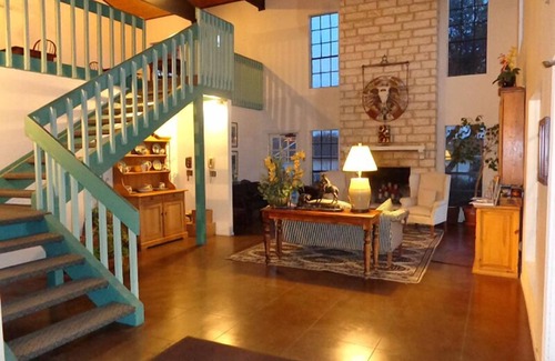 Fredericksburg Hotel | Windcrest Inn and Suites