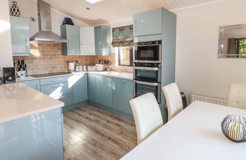 Bowness-on-Windermere Cottage | WINDERMERE LODGE, family friendly in Bowness-On-Windermere