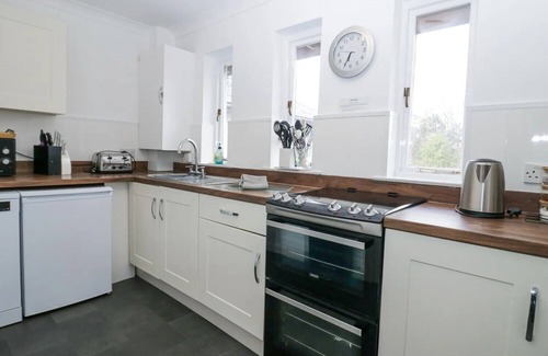 Bowness-on-Windermere House | Windermere spacious 4 bed 4 bath house, parking & 5 mins walk to village & Lake