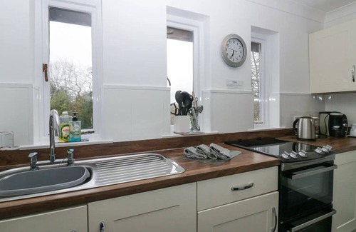 Bowness-on-Windermere House | Windermere spacious 4 bed 4 bath house, parking & 5 mins walk to village & Lake