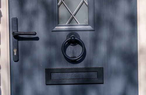 Windermere Cottage | Windermere Cottage - Close to shops, restaurants and transport links.