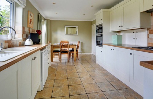 Little Plumstead House | Windfalls - Three Bedroom House, Sleeps 6