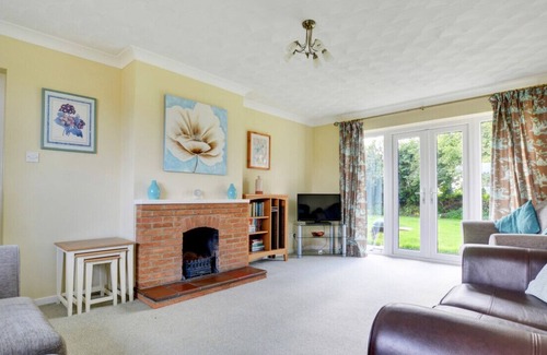 Little Plumstead House | Windfalls - Three Bedroom House, Sleeps 6