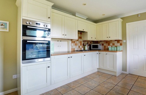 Little Plumstead House | Windfalls - Three Bedroom House, Sleeps 6