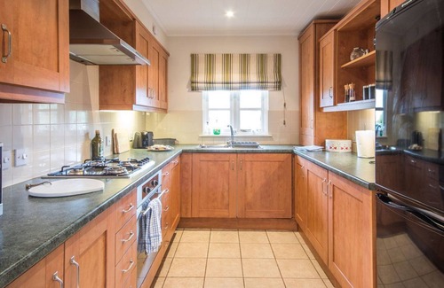 South Cerney House | Windrush Lake 88, Waterside