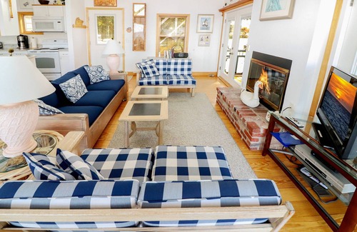 Chincoteague House | Windshadow - Waterfront; Pet friendly!