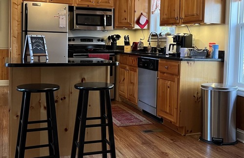 Chalet Village House | WINDSONG! Peaceful, Quiet Cabin Bordering Nat. Park Near Downtown Gatlinburg