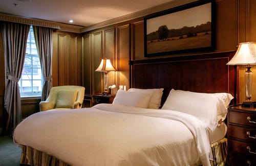 Bloor-Yorkville Hotel | Windsor Arms Hotel