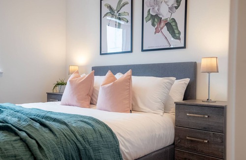 Slough Apartment | Windsor Castle, 1 Bedroom Apartment by Belvilla