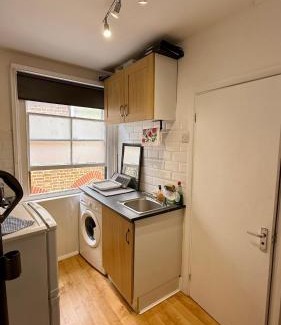 Windsor City Centre Apartment | Windsor Castle View Apartment-one bed room