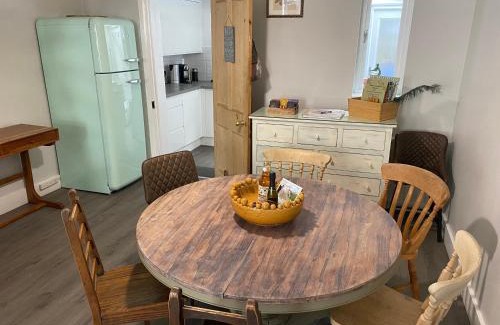 Windsor City Centre Villa | Windsor Cottage: Cosy, Charming, Full of Character