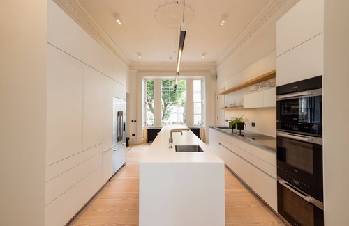 Leith Villa | Windsor Townhouse - Five Bedroom Villa, Sleeps 10