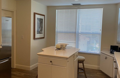 East Naples Condo | Windstar County Club. Overlooking 17th Fairway and pool.