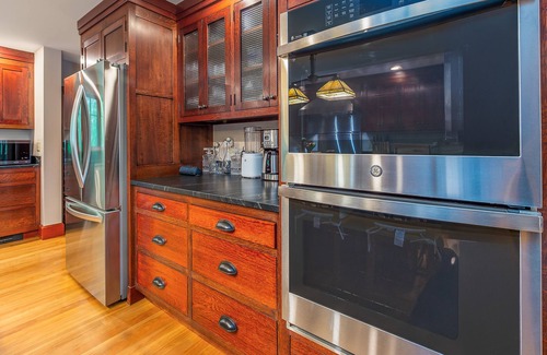 Woolwich House | Windward Lodge- stunning, dog-friendly private waterfront retreat. Seasonal dock