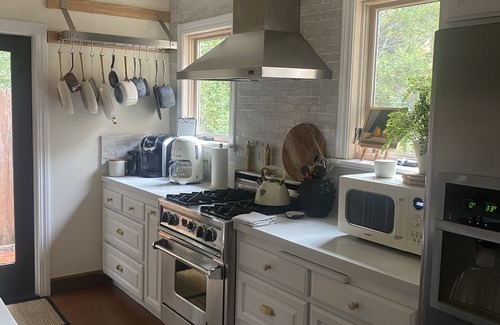 Glen Ellen House | Wine Country beautiful Glen Ellen, Sonoma Valley Secluded Sophistication.