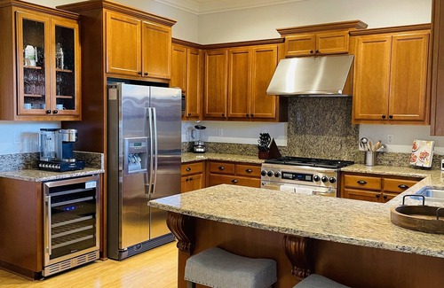 St. Helena House | Wine country retreat within walking distance of restaurants, wineries and more