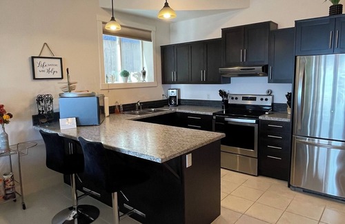 Central Okanagan Apartment | Wine, Dine & Golf at The Vineyard View Suite. Epic lake, valley, vineyard view.