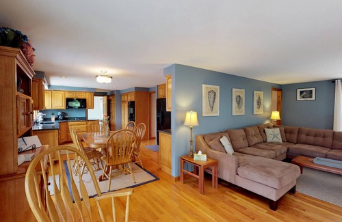 Gloucester House | Wingaersheek, Private & Public Beach, Beautiful Luxury Home, Ext'd Family