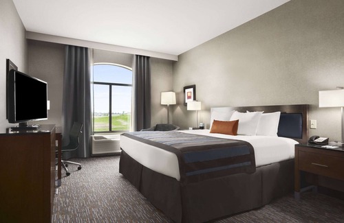 Bismarck Hotel | Wingate by Wyndham Bismarck