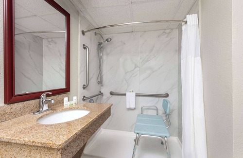 Kansas City Hotel | Wingate by Wyndham Kansas City