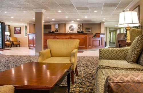 Livonia Hotel | Wingate by Wyndham Livonia
