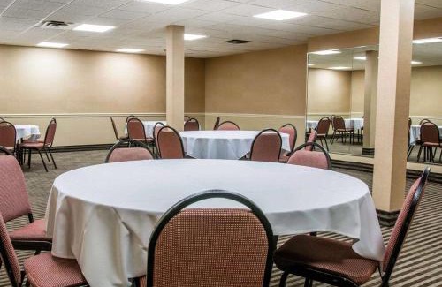 Livonia Hotel | Wingate by Wyndham Livonia