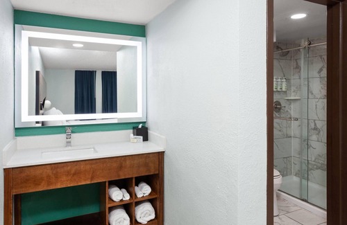Downtown Hotel | Wingate by Wyndham Sheboygan