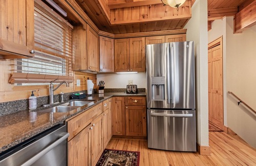 Waynesville House | Wings of Dawn, New Hot Tub! in Gated Smoky Mountain Retreat Community