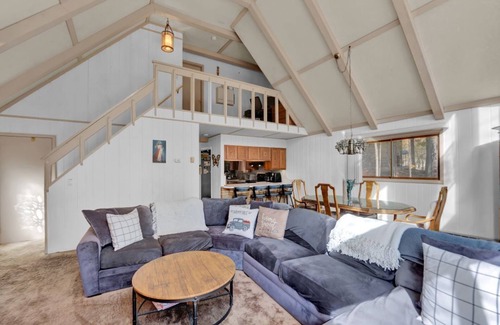 Paupackan Lake Ski Chalet | Winter Deals! Near Skiing w/Community Amenities + Game Room & Dogs Welcome