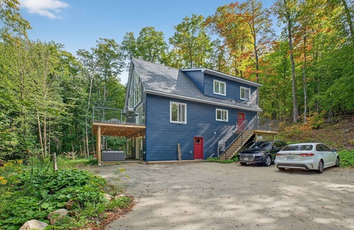 Dysart et al Cabin | Winter getaway, Hot Tub, Sauna, EV Charger