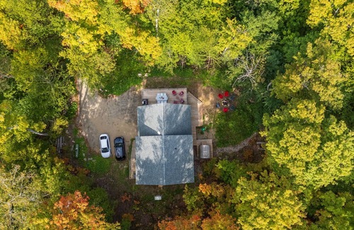 Dysart et al Cabin | Winter getaway, Hot Tub, Sauna, EV Charger