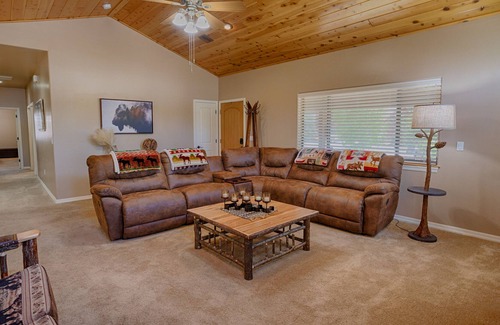 Pinetop Cabin | Winter Getaway Nestled In The Heart of Pinetop
