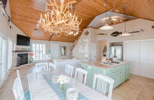 San Luis House | WINTER SPECIAL! Fishing off the dock and minutes to the beach!