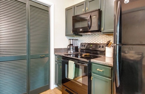 Wintergreen Condo | Wintergreen Resort Condo w/Deck, 0.3 Mi to Slopes