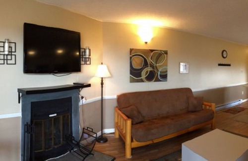 Ghent Apartment | Winterplace Condo D301