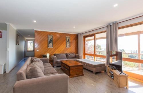 East Jindabyne House | Winterwood 9 Camira Ave