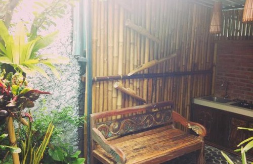 Batu Bolong House | Wiran Homestay