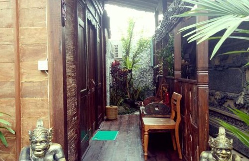 Batu Bolong House | Wiran Homestay