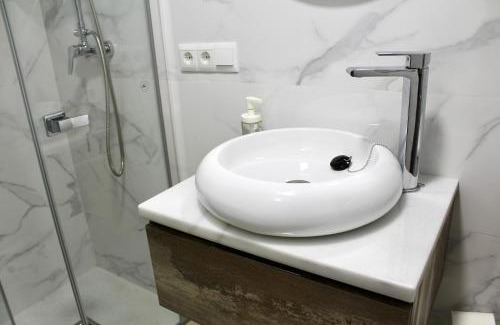 Doctor Barraquer-Grupo Renfe-Policlinico Apartment | WISH SUITE BASILICA