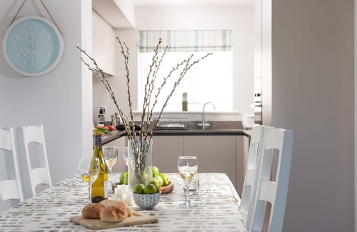 Crantock House | Wish You Were Here - A two-bedroom house with an enclosed garden, hot tub and open plan living just