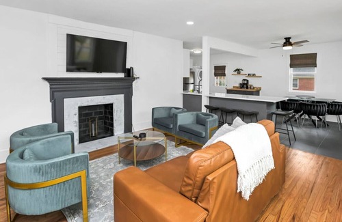 Rosewood House | Wisteria Cottage|3BR 2BA