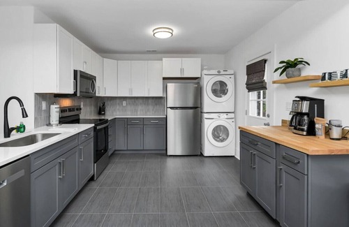 Rosewood House | Wisteria Cottage|3BR 2BA