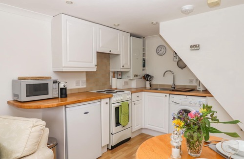 Exmouth Cottage | WISTERIA COTTAGE, romantic, character holiday cottage in Exmouth